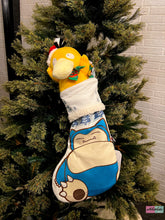 Cargar imagen en el visor de la galería, Botas Navideñas Snorlax Eevee