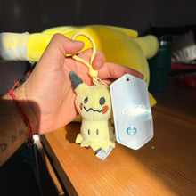 Cargar imagen en el visor de la galería, Peluche Mimikyu Llavero
