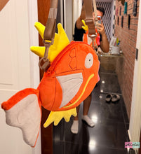 Cargar imagen en el visor de la galería, Bolso Magikarp Plush UNISEX
