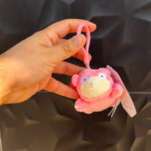 Cargar imagen en el visor de la galería, Peluche Slowpoke Llavero
