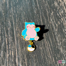 Cargar imagen en el visor de la galería, Snorlax pin pokeball
