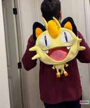 Cargar imagen en el visor de la galería, Mochila Meowth Plush UNISEX
