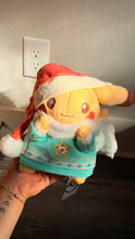 Cargar imagen en el visor de la galería, Pikachu Navideño Staryu
